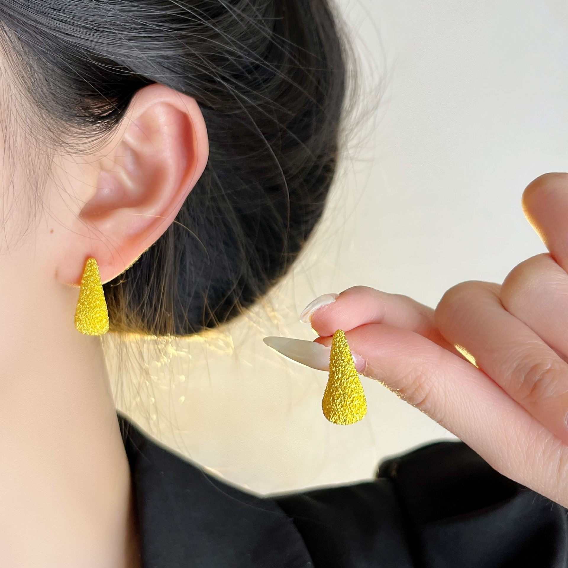 S925银饰品磨砂精致几何弯弧耳钉女几何不规则时尚个性设计感耳环