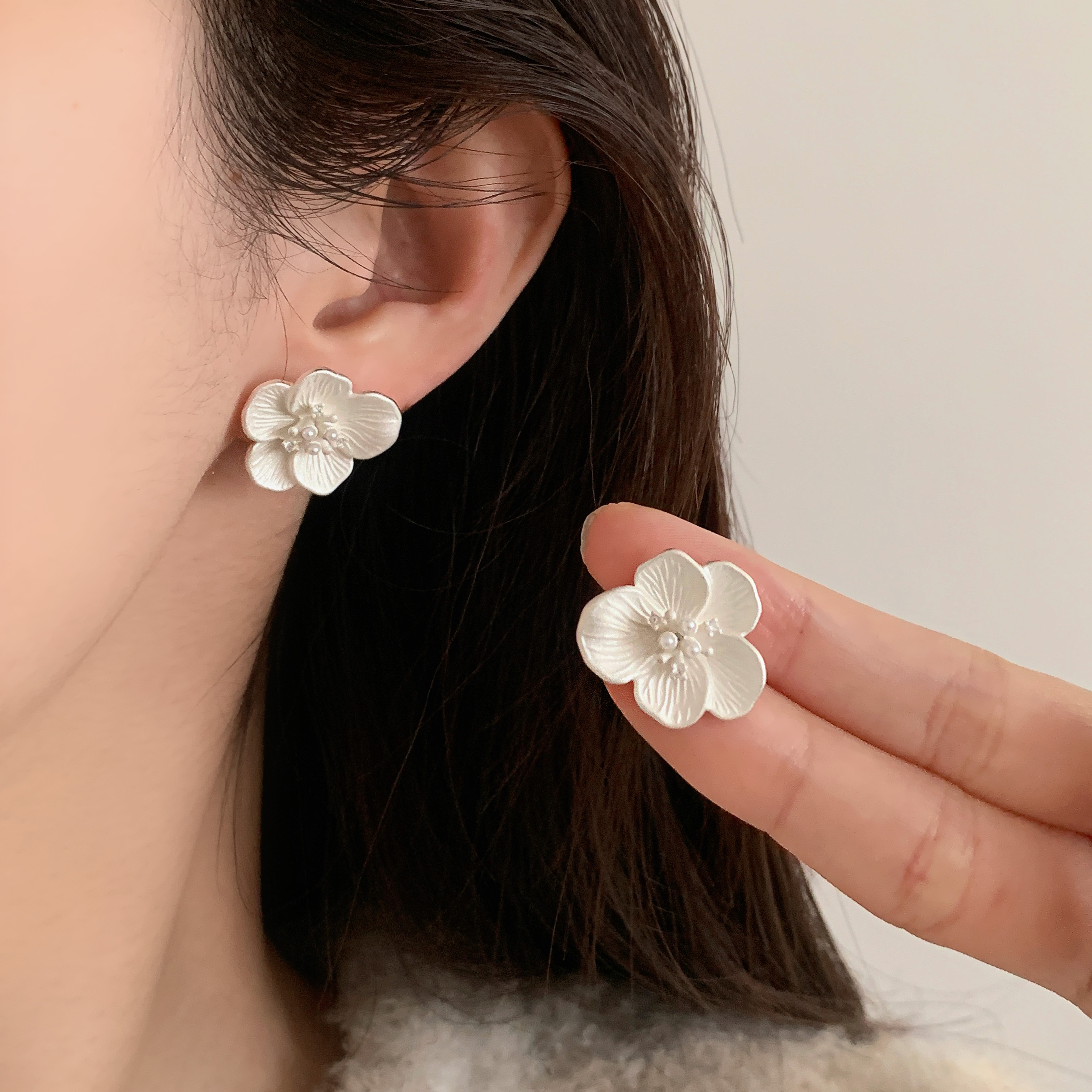 925银甜美立体花朵耳钉