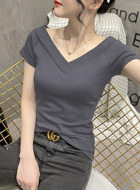 大双V领短袖T恤女大领口修身