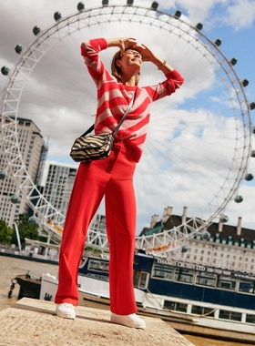 英伦BD 女款 羊毛混纺蓬松斜条纹圆领针织衫 C726