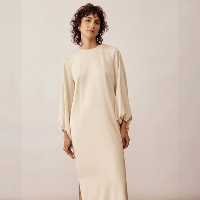 瑞典斯德哥尔摩MR女款弹力缎面圆领宽松收褶长袖侧开衩连衣裙142A