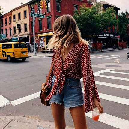 美系M 女款  蓝色洗水虚边磨破牛仔短裤  2586