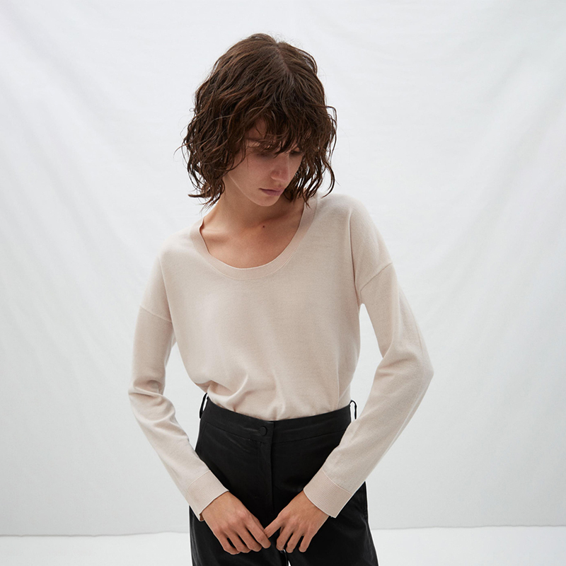 西班牙轻奢AD 女款  100羊毛U领落肩长袖针织衫 C305