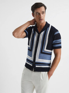 英伦简约RS 男款 莫代尔混纺古巴领钩编拼色短袖针织开衫上衣C577