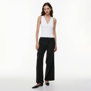 A509 白色塑形纱线V领收腰针织背心 加拿大红牌 女款