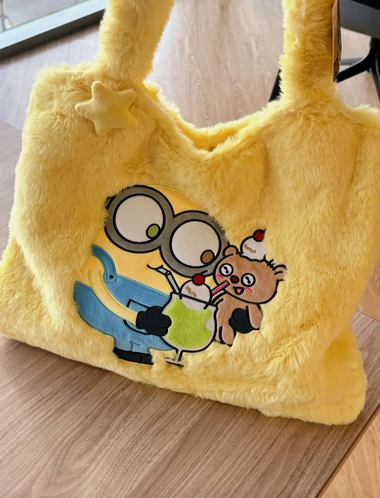 全新小黄人大眼萌毛绒托特展示包痛包学生包可爱