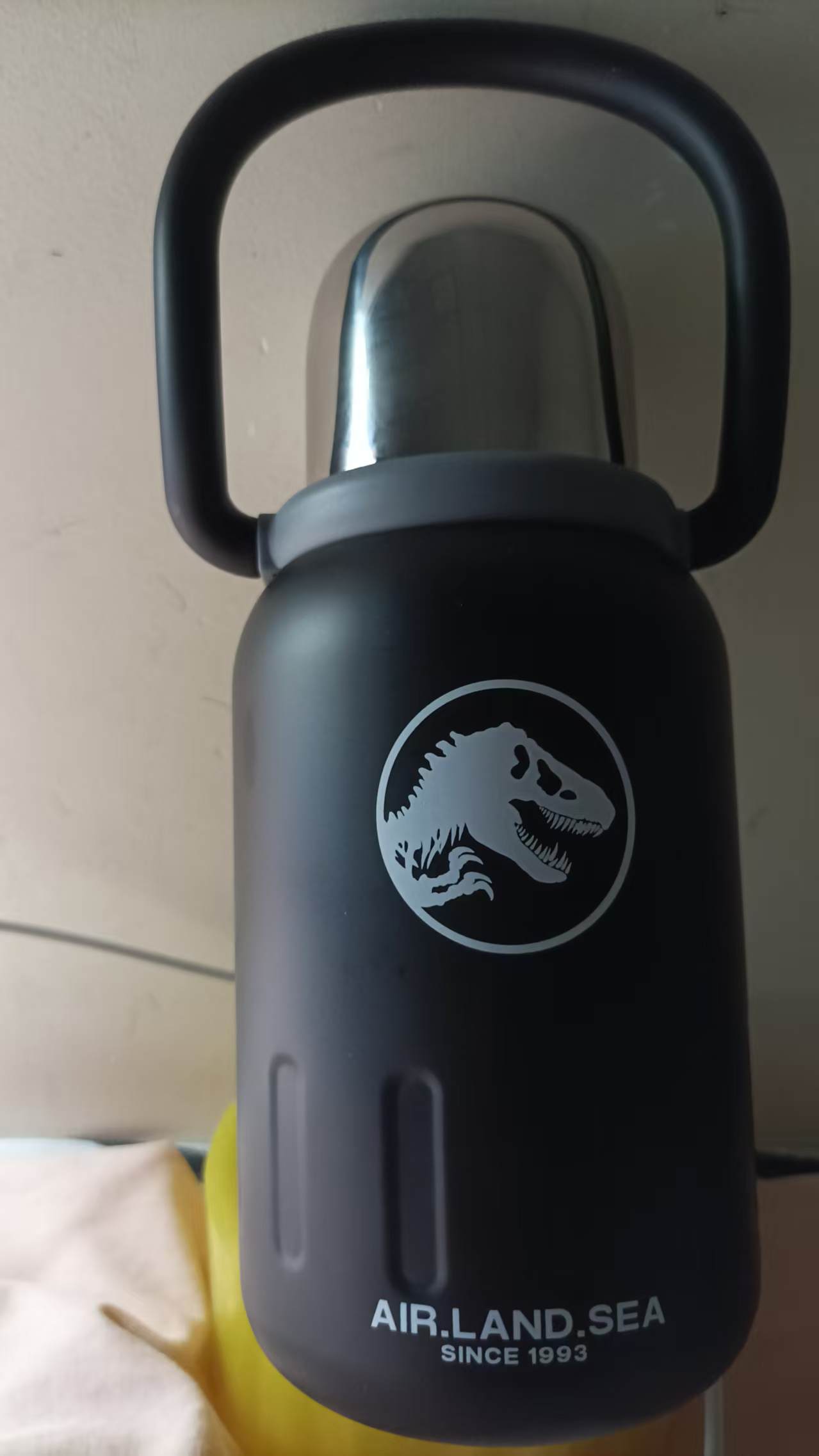 全新侏罗纪子弹头保温杯大容量不锈钢水壶便携斜跨学生杯700ml