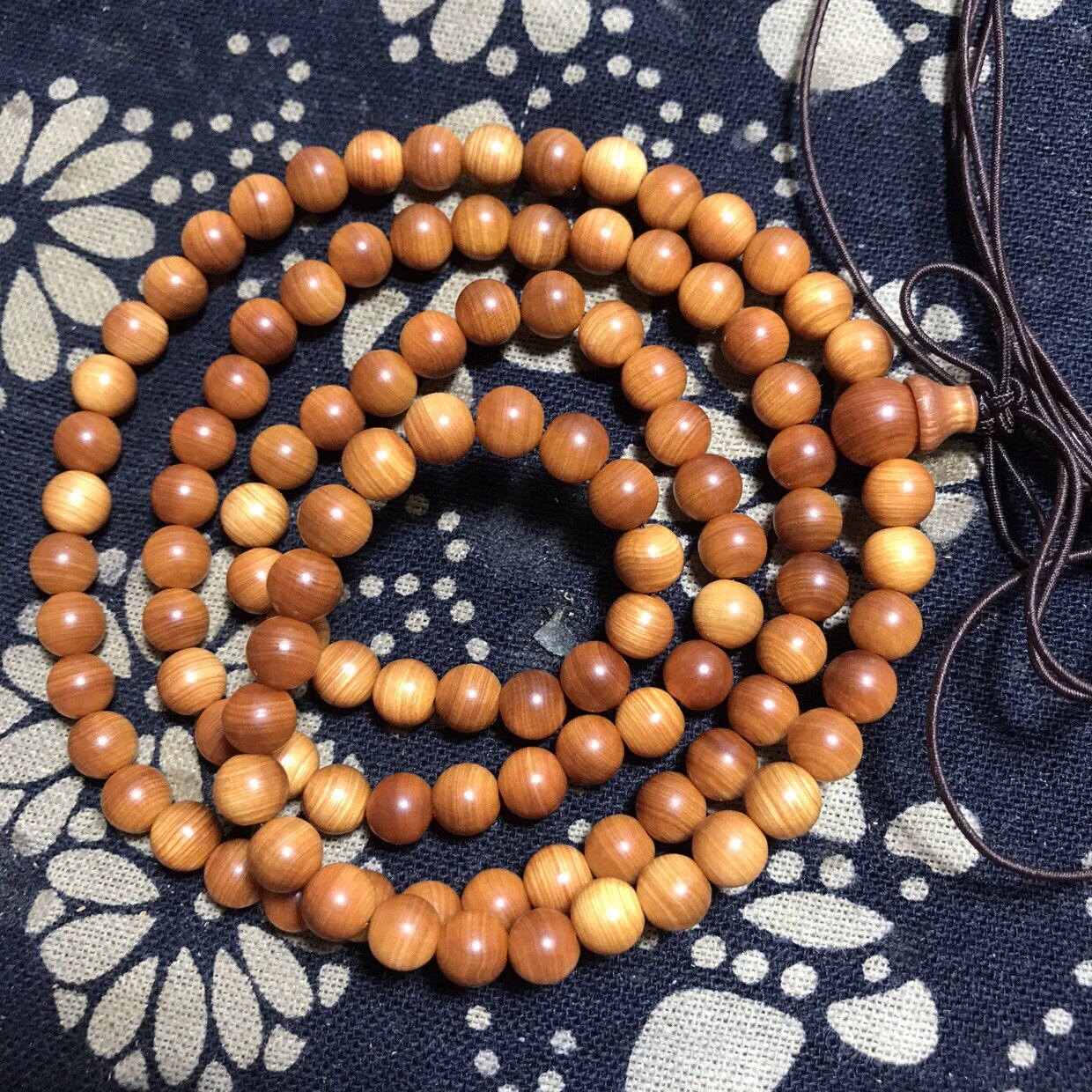 THUJA 세 높은 오일 고밀도 반투명 0.6*108 조각 달콤한 우유 향기 팔찌