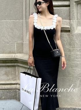 La Blanche 气质立体花朵肩带黑色针织连衣裙收腰修身显瘦包臀裙