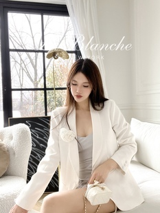 La Blanche 白色立体玫瑰气质开叉高级感西装外套女春夏薄款