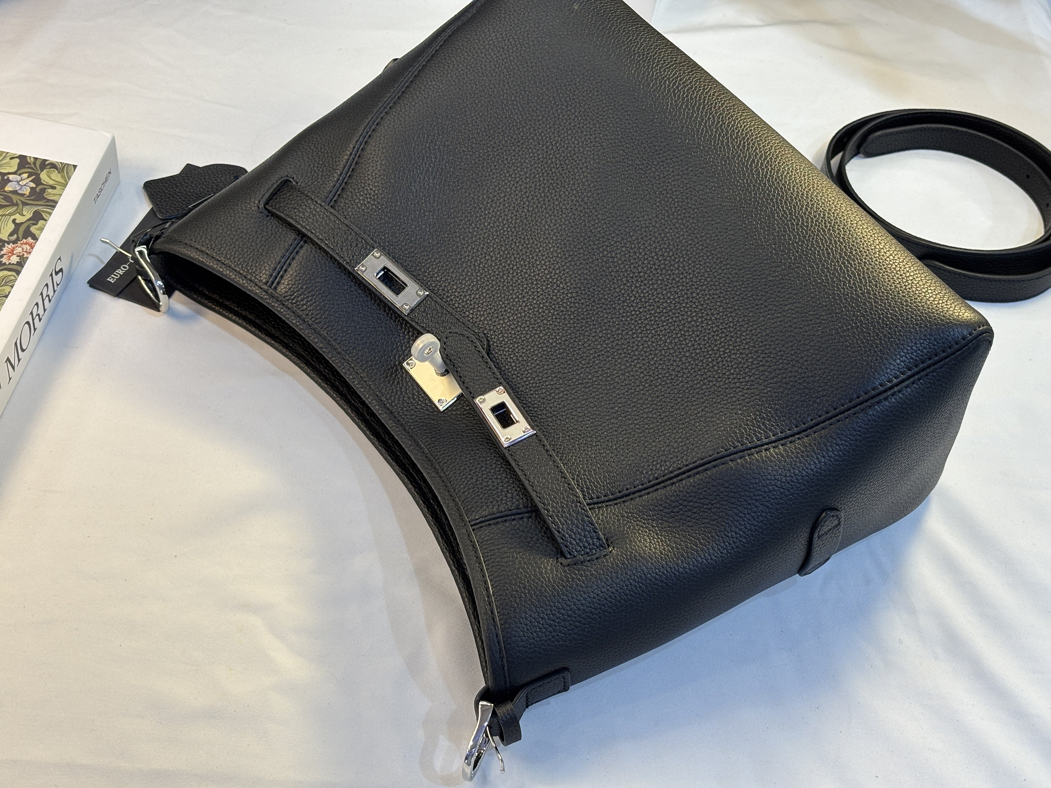 新品欧尚典时尚女单背斜挎女款百搭款潮时尚托特包出街通勤大容量