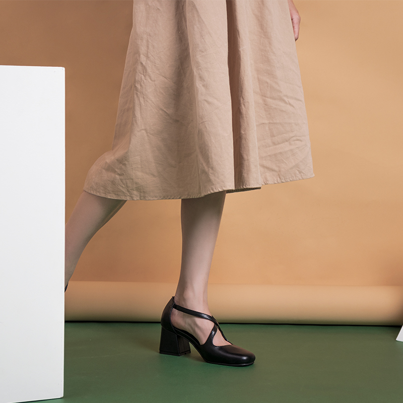 2020 summer New products Square With crude Retro Hollow Sandals Baotou college Versatile overlapping Word buckle Single shoesin the Women's Shoes, Low shoes  category - from Buy2taobao.com to provide professional Taobao agent buy service