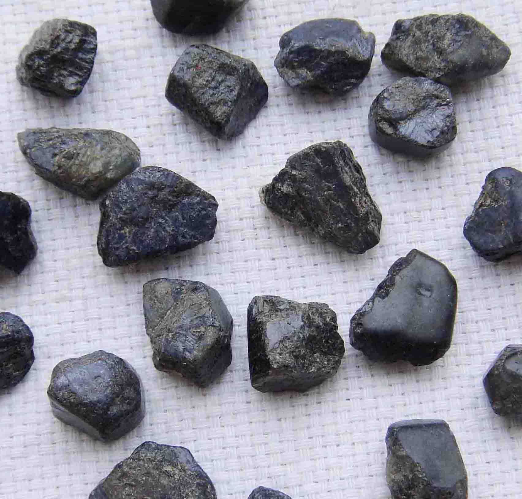山东产蓝宝石值钱吗?(山东蓝宝石有收藏价值吗)