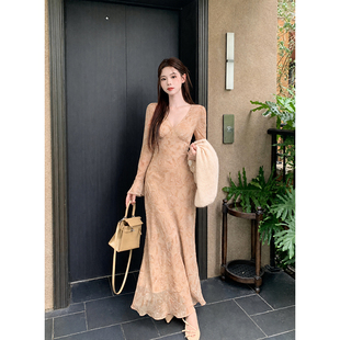 实拍 2026秋季新款法式优雅V领纯色裙子长袖雪纺碎花连衣裙女