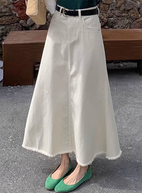特大码女装胖mm米白色牛仔半身裙女高腰显瘦中长款毛边a字鱼尾裙