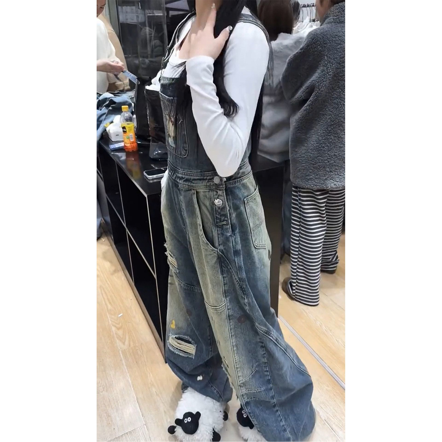 大码女装胖mm复古破洞牛仔背带裤女高腰显瘦阔腿裤宽松百搭休闲裤