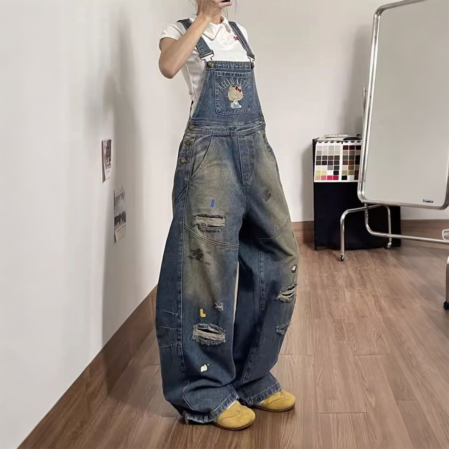 特大码女装胖mm美式复古牛仔背带裤女宽松设计感小众破洞阔腿裤潮