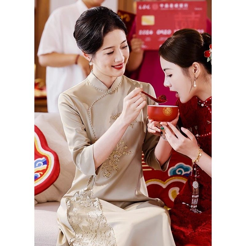 香槟色喜妈妈婚宴礼服