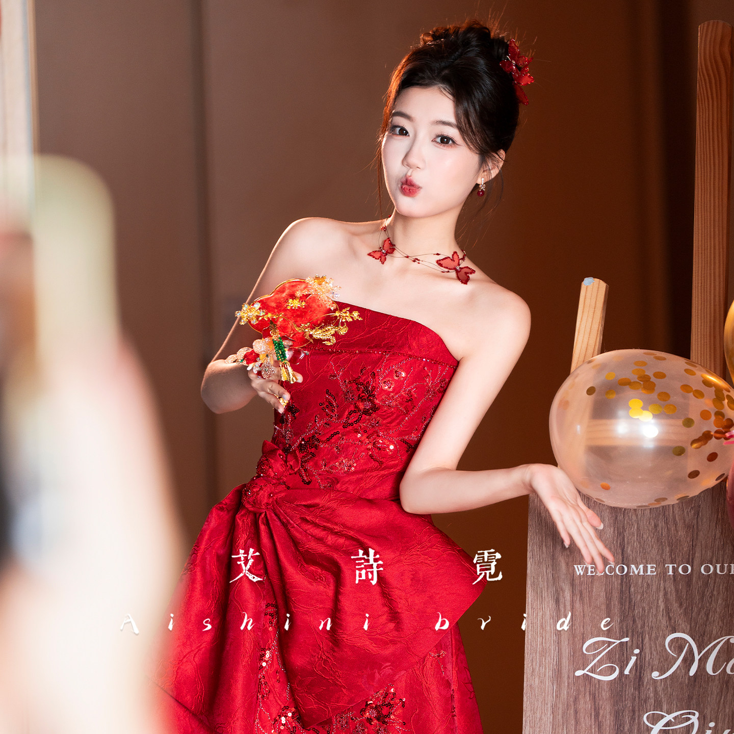 艾诗霓《绾绾》新娘结婚敬酒服红色订婚抹胸礼服新款轻奢小个子冬