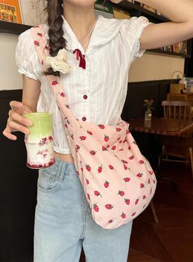 47273 时尚灯芯绒草莓印花大容量休闲单肩包通勤外出杂物手提包