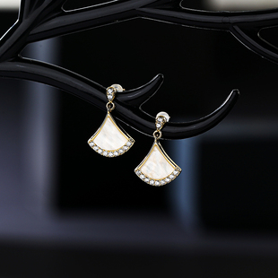 s925纯银针扇形白色简约小巧耳钉2025年新款 潮韩国气质网红耳环女