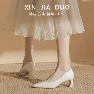 鞋子女鞋百搭白色高跟鞋小个子不累脚通勤绝美粗跟鞋漆皮方头单鞋