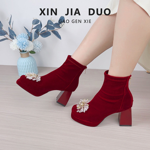 高跟鞋女婚鞋红色新娘鞋秀禾婚纱两用水钻丝绒花朵防水台粗跟短靴