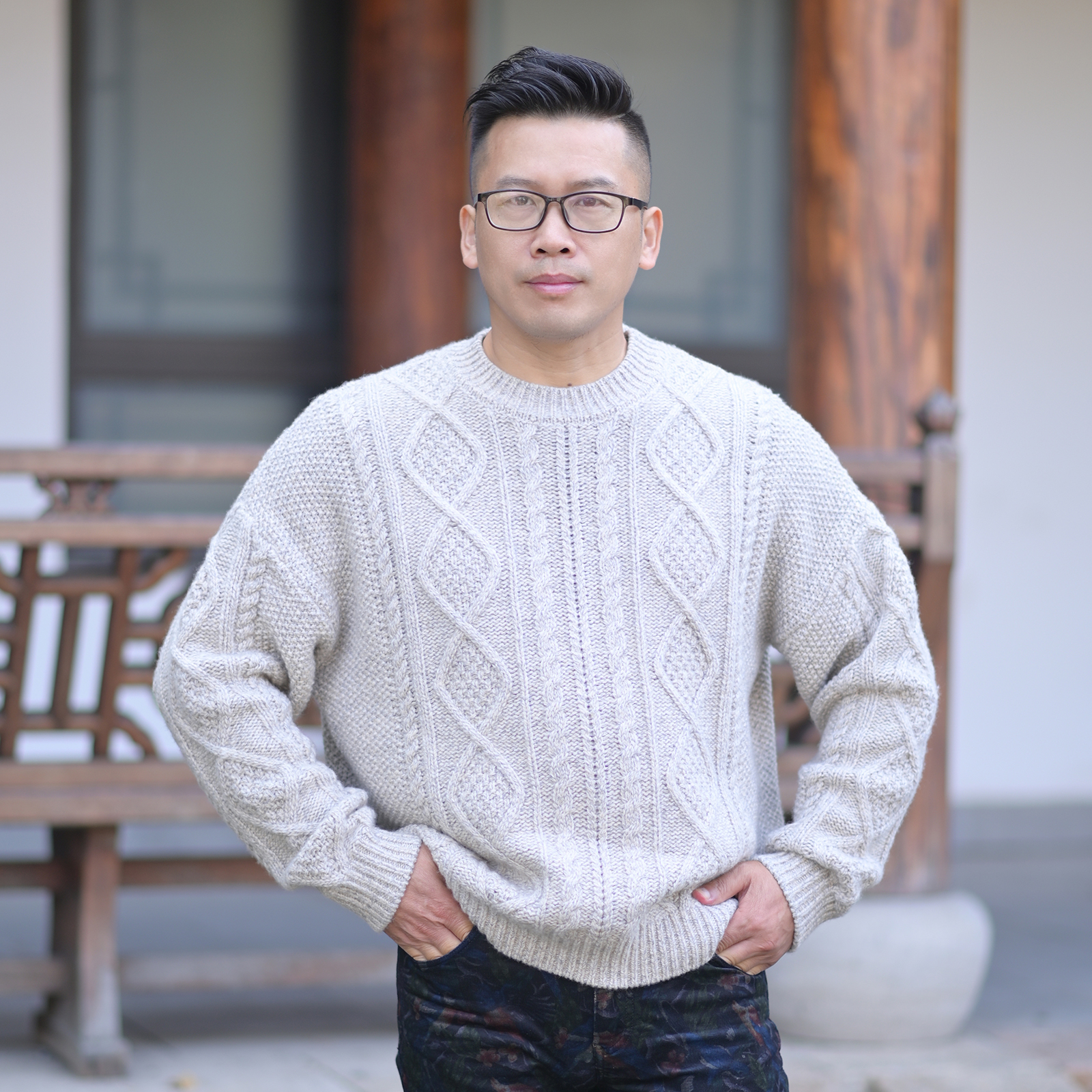 宽松大版纯羊毛圆领绞花毛衣加厚