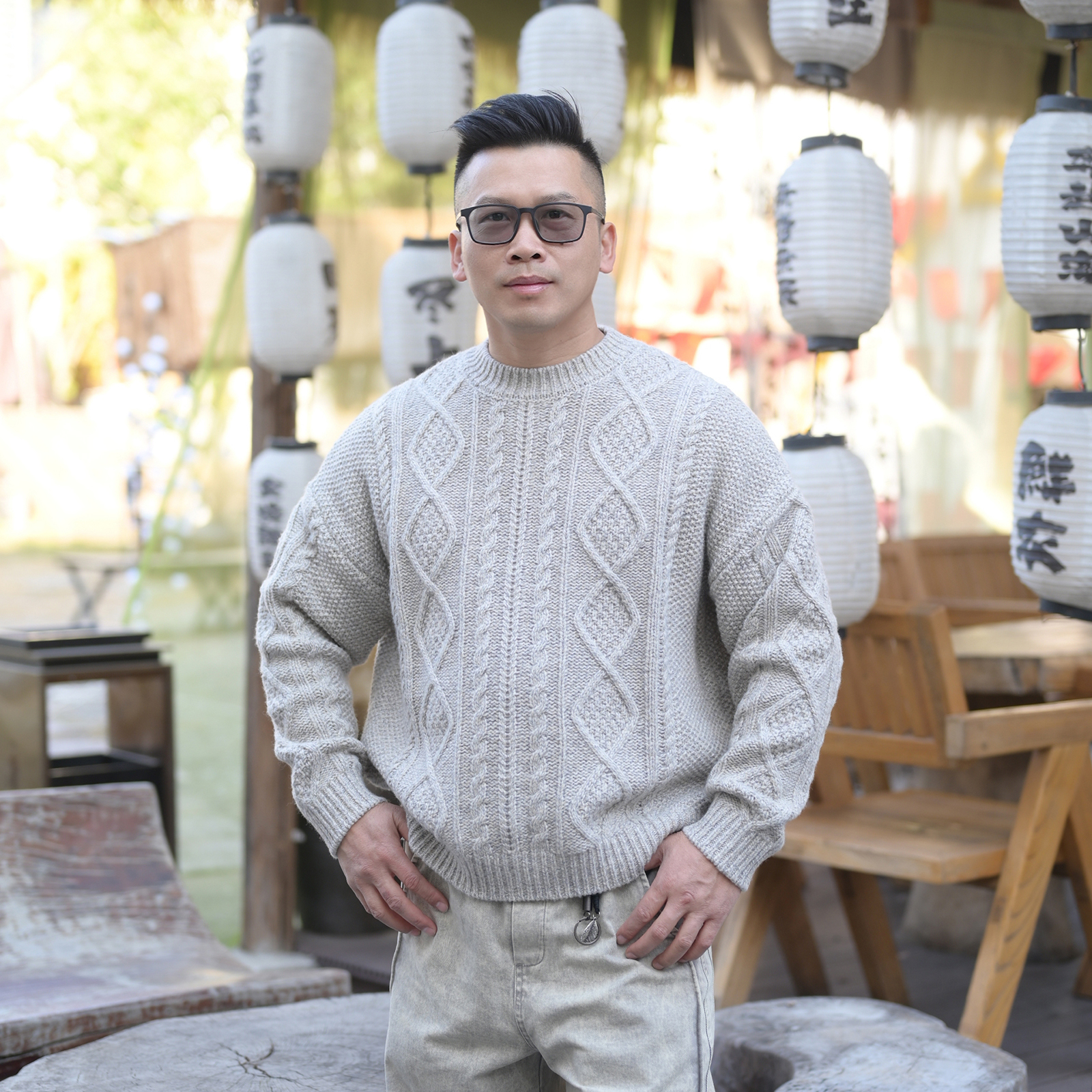 宽松大版纯羊毛圆领绞花毛衣加厚