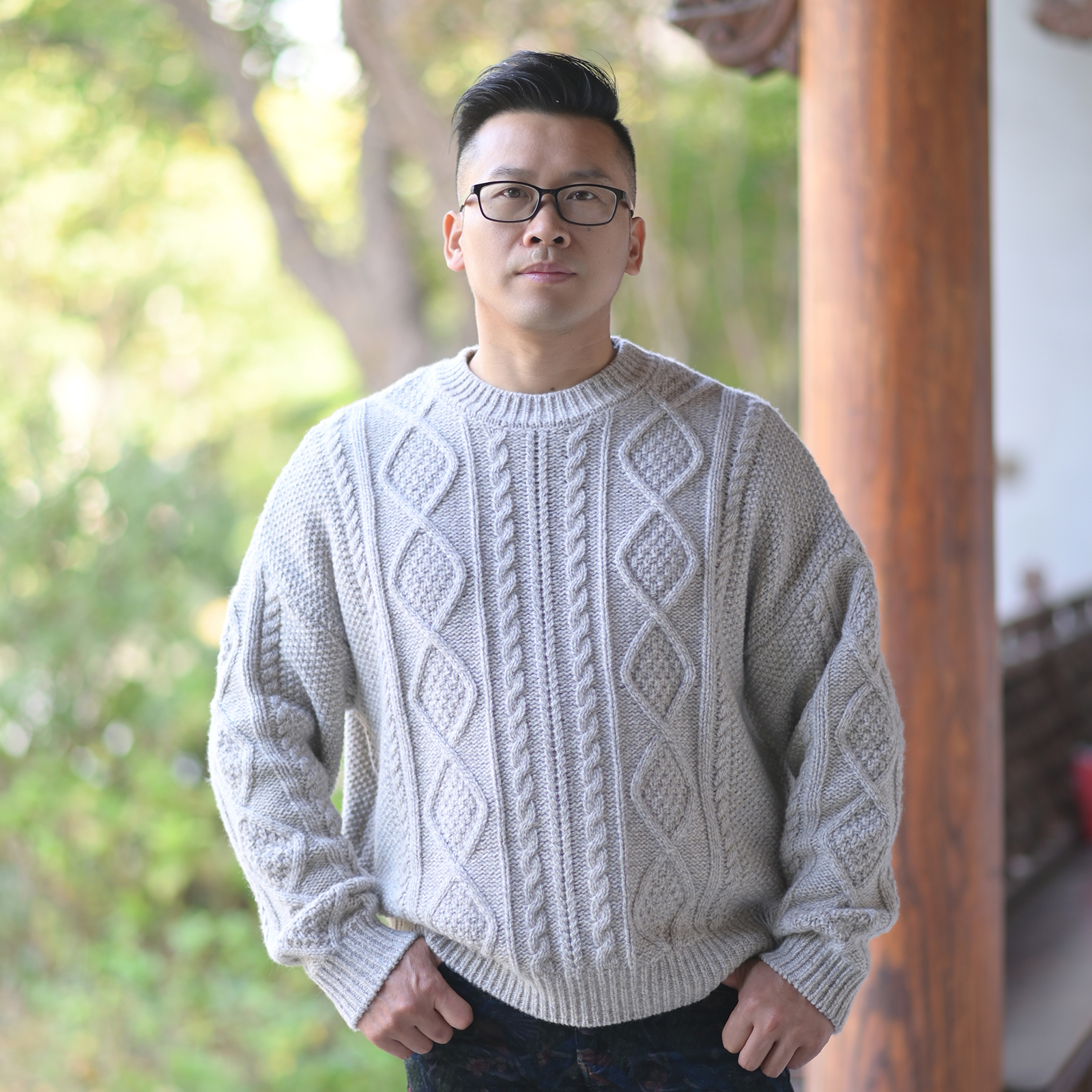 宽松大版纯羊毛圆领绞花毛衣加厚