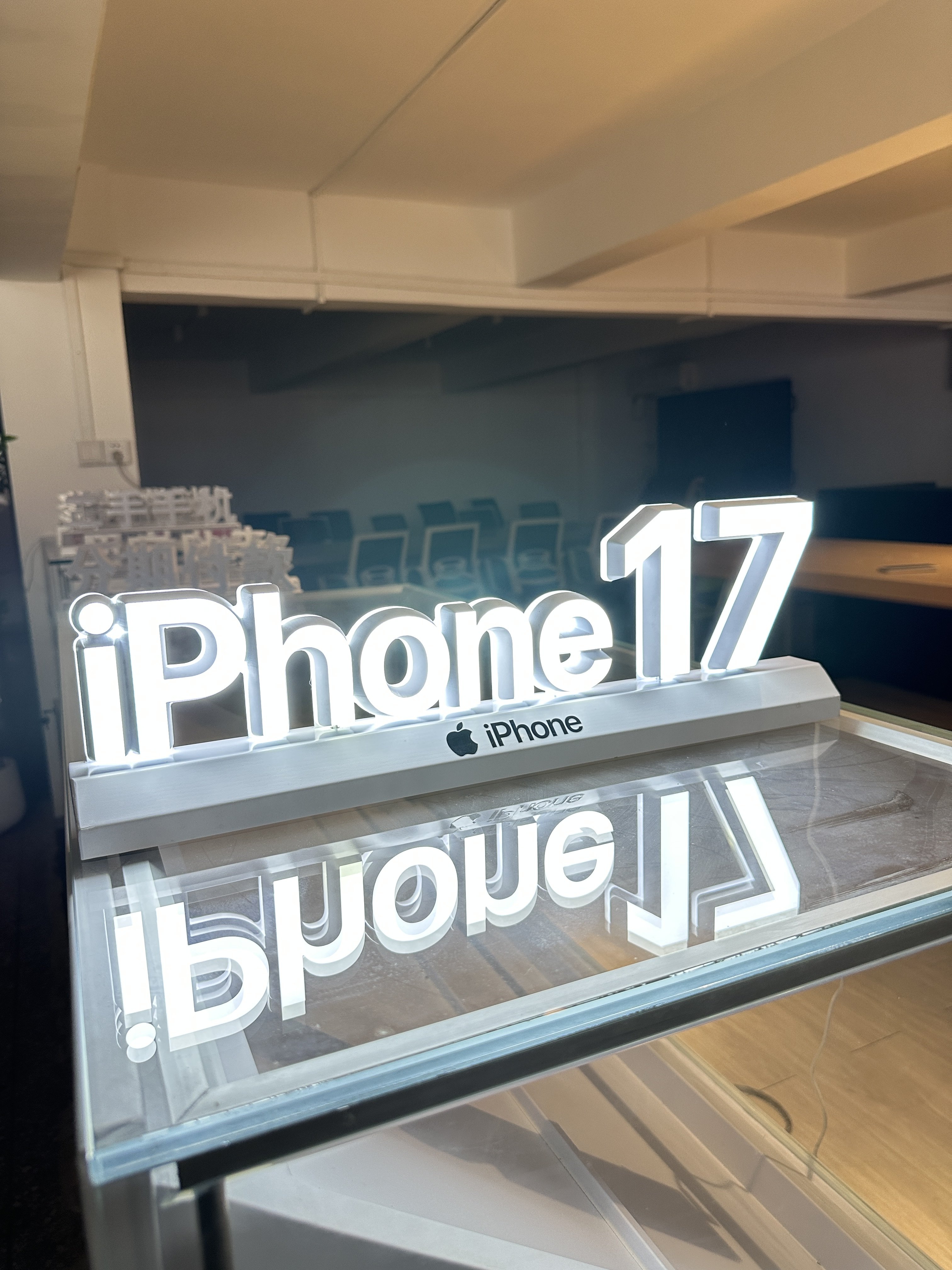 桌面新款17发光字手机店iphone 17广告牌柜台展示牌引流灯箱