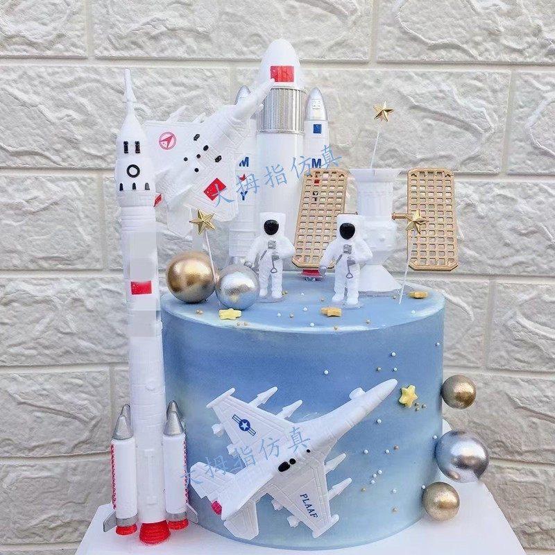 网红宇航员仿真蛋糕 星戴露生日模型 寿婆KT猫模型 水果蛋糕模型
