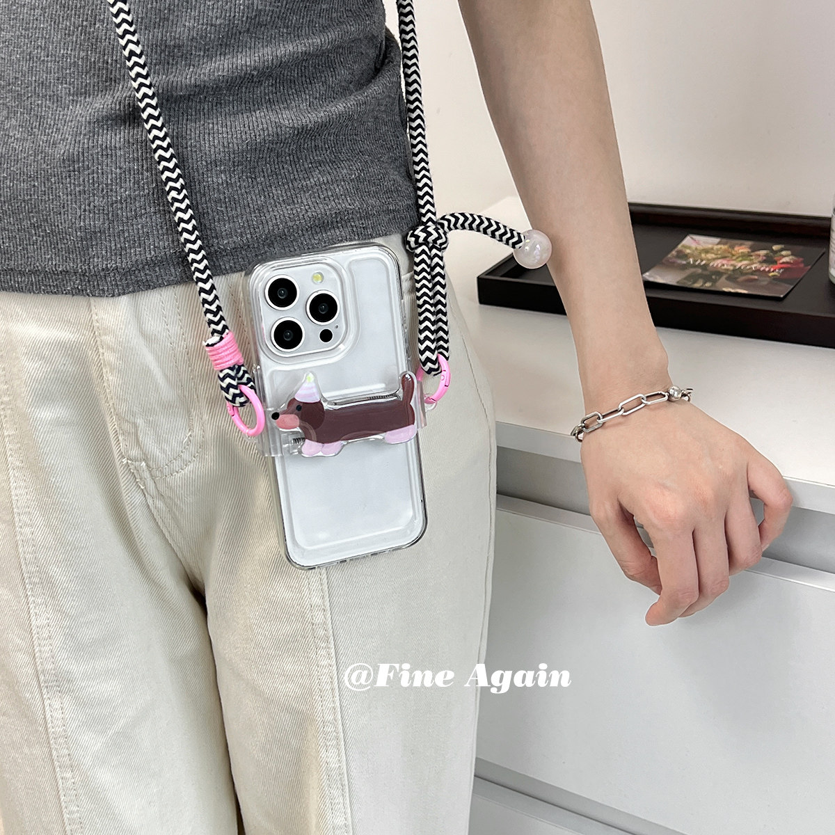 腊肠狗背夹斜挎绳适用iPhone15手机壳14/13/11/12mini苹果x高级i6/7/8plus卡通xsmax/xr超火promax新iPhonex