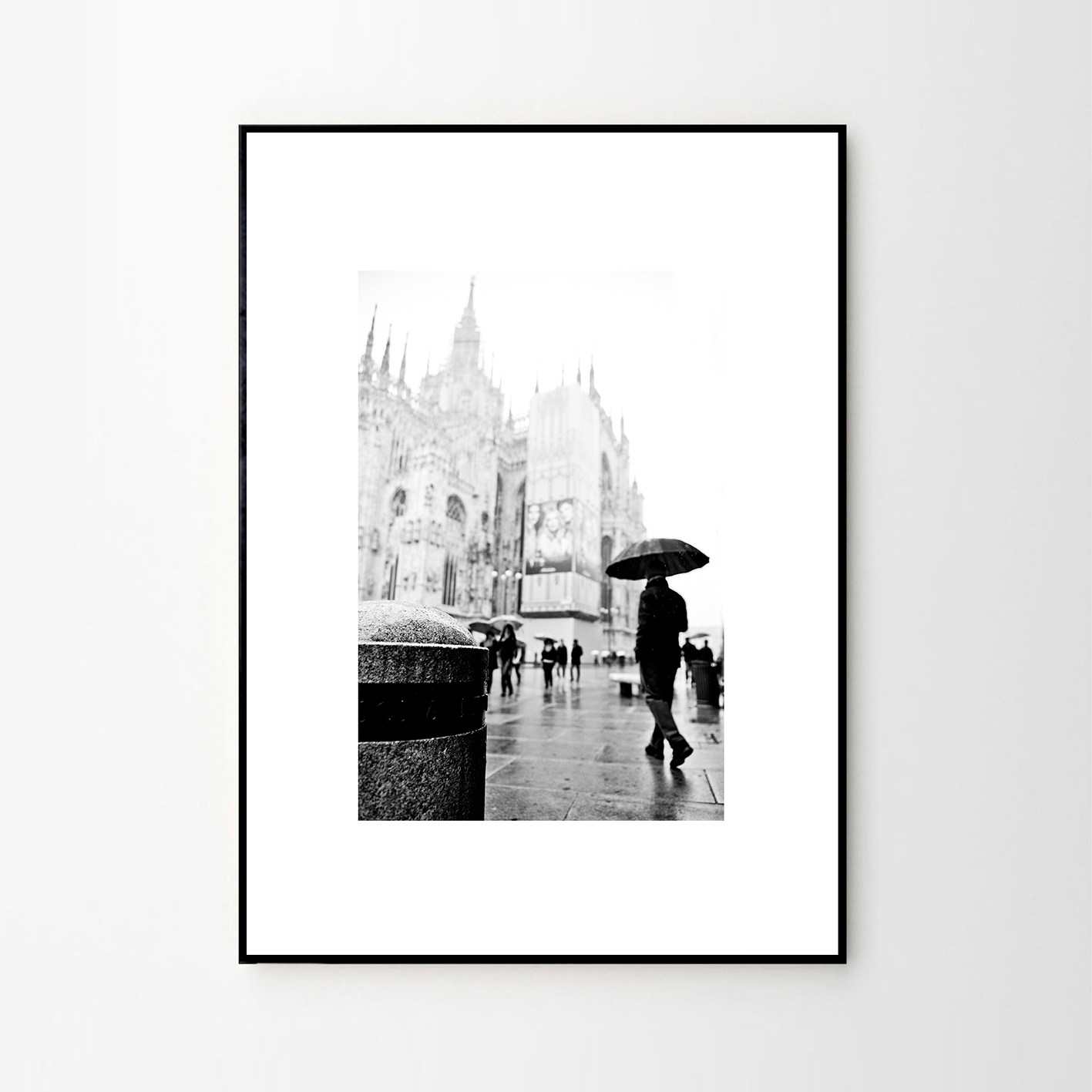 米兰雨季 黑白城市风景 摄影海报 服装咖啡店进口艺术纸海报 画芯