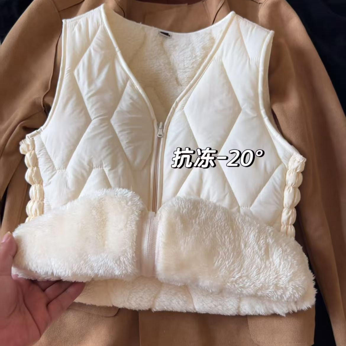 小红书爆款绗绣加绒马夹2025秋冬羽绒棉马甲女士短款坎肩修身背心