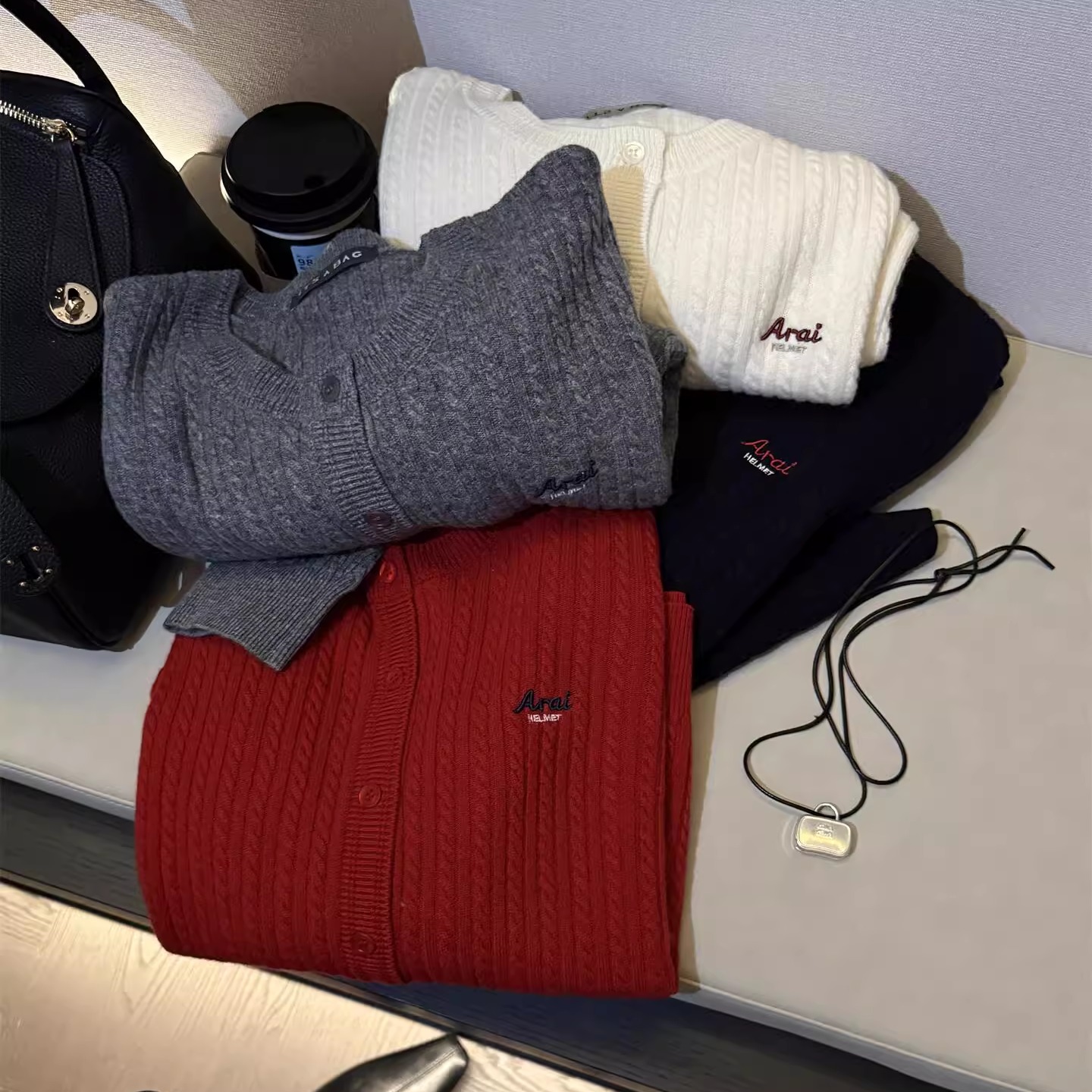 简约韩系刺绣字母麻花针织开衫