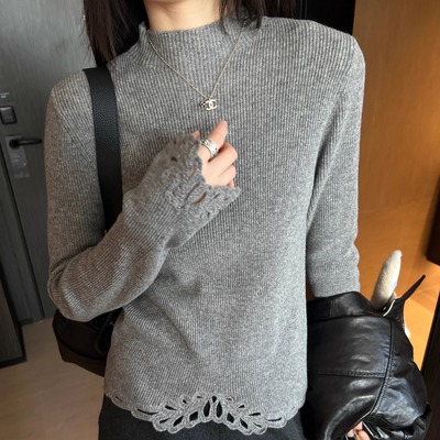 袖口蕾丝细羊毛打底针织衫
