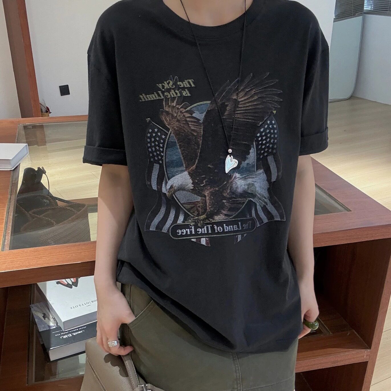 2026年早秋新款美式小众老鹰印花宽松短袖T恤女 休闲深色百搭上衣