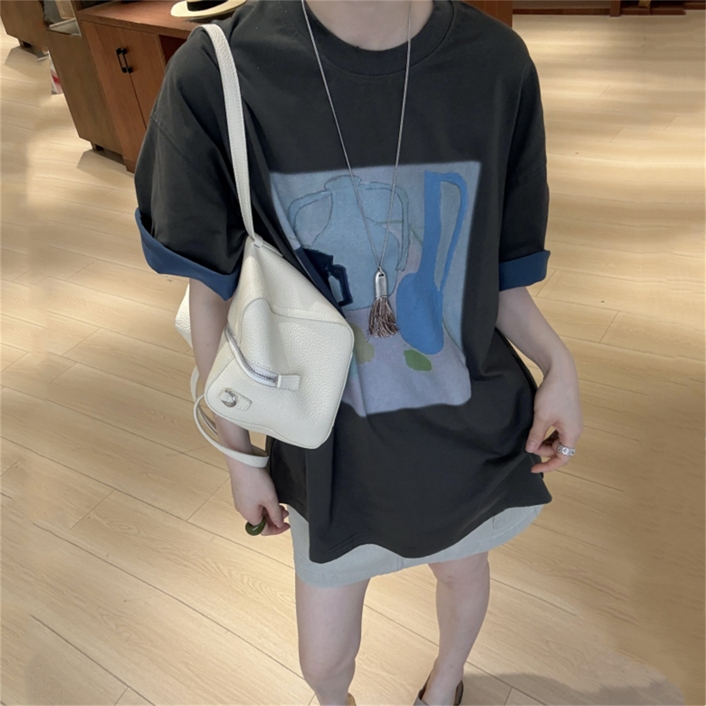 花瓶插画数码印花宽松休闲大版撞色卷边短袖T恤女 26夏季新款所以
