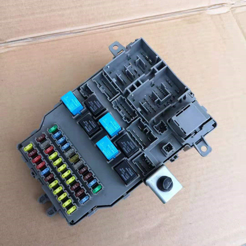 适用于比亚迪F6  S6 7代雅阁室内保险丝盒仪表板配电盒电脑模块