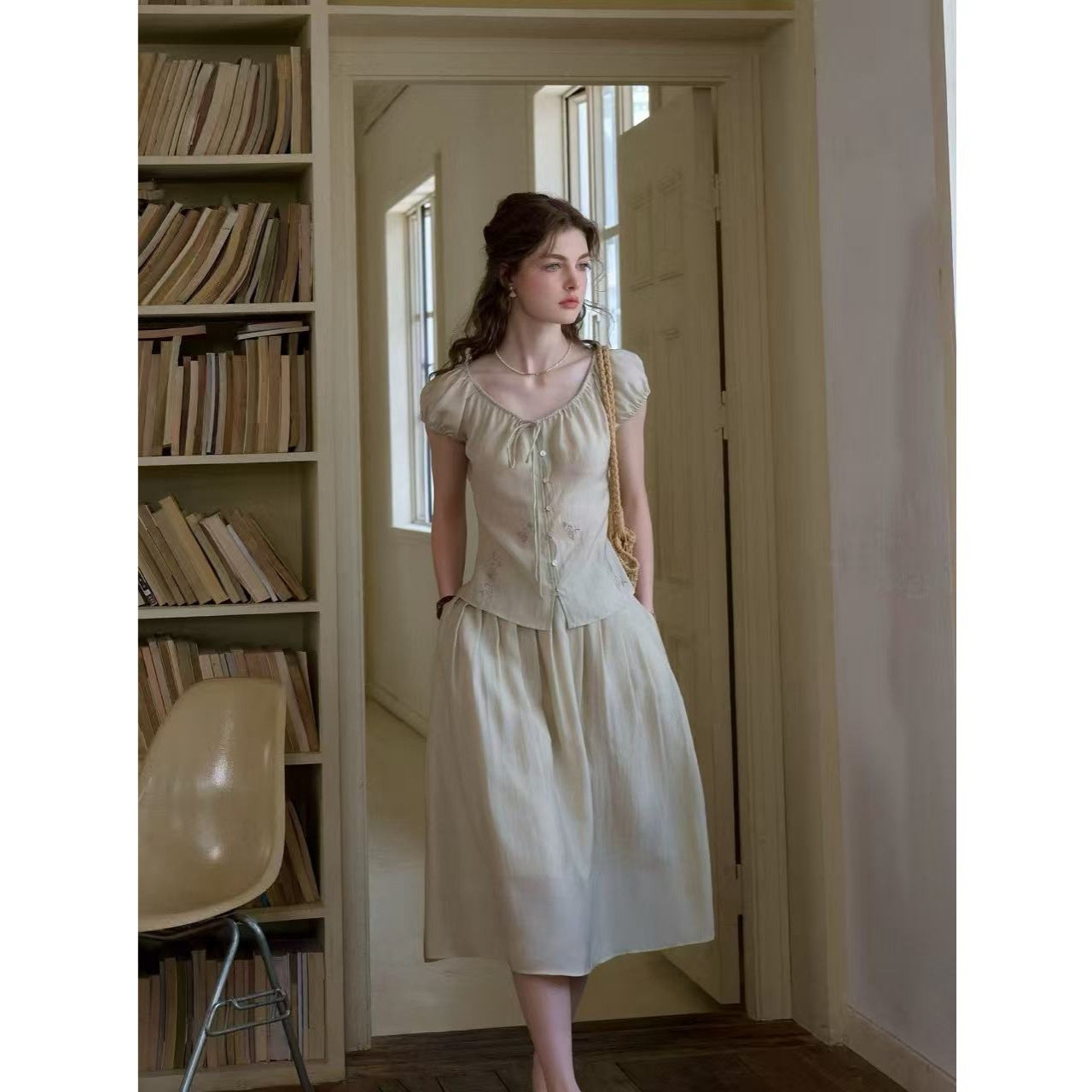 SimpRetro游丝轻语 凉感天丝复古V领植物系刺绣套装裙/小衫半裙 - 实物图