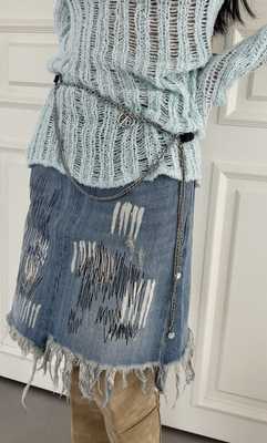 重工刺绣线条拼接做旧毛边牛仔裙