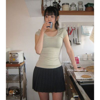 简洁基础款百搭短袖T女