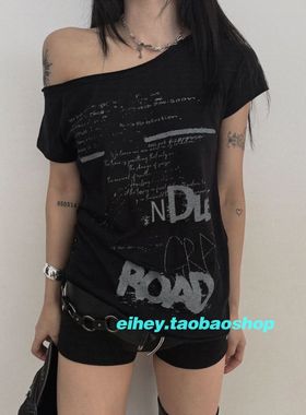 eihey诶嘿千禧辣妹风字母印花斜领露肩短袖t恤宽松百搭简约上衣女