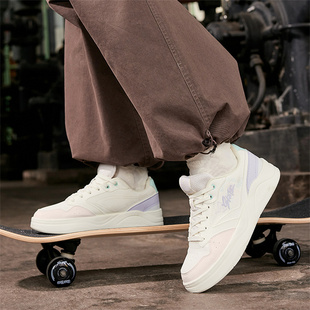 乔丹女鞋低帮板鞋空军一号熊猫黑色防水耐磨春季款QDL052244510C