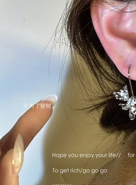 清冷感美女~高级感长款肌理花朵耳环女小众设计不规则耳钩耳饰女