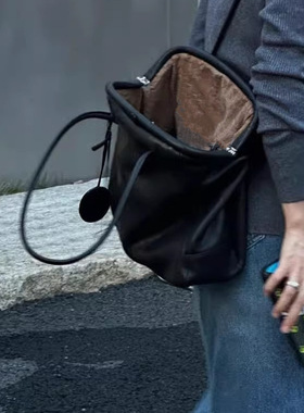 软皮大容量托特包包女式2025新款轻奢小众高级感单肩腋下包夹子包