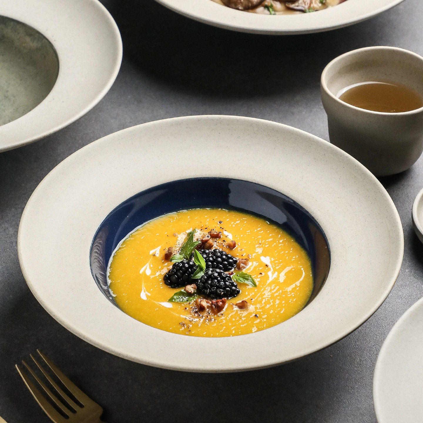 陶瓷草帽盘北欧风格意面盘2026