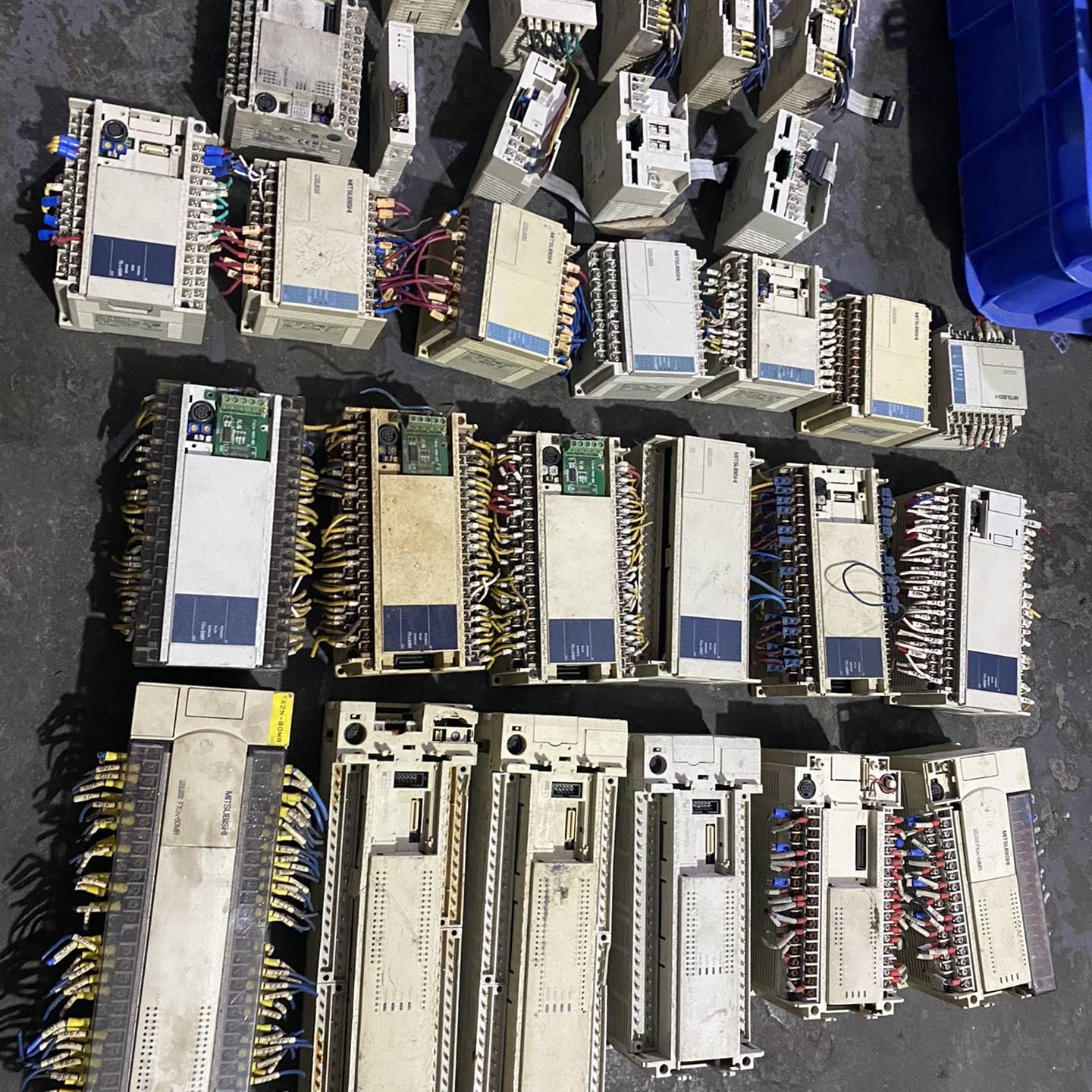 三菱pLC 一起30个 扩编7个 3SA4个  FX1S 7