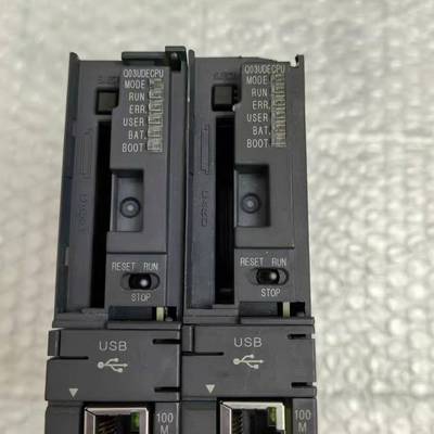 三菱Q03UDECPU有2个，实物拍摄，缺盖子，19-22开